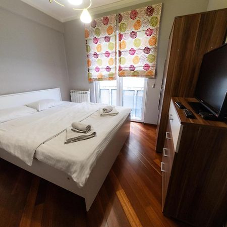 Lux Place Apartments Downtown ครากูเยวัตส์ ภายนอก รูปภาพ