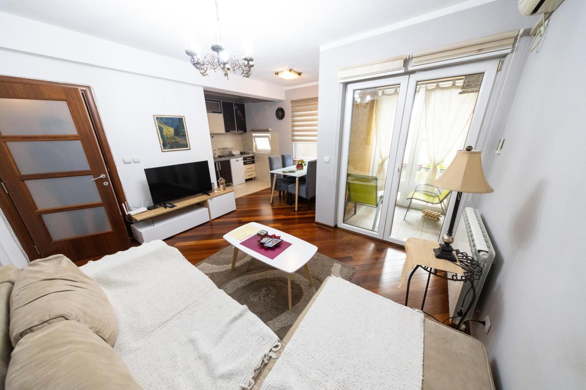 Lux Place Apartments Downtown ครากูเยวัตส์ ภายนอก รูปภาพ