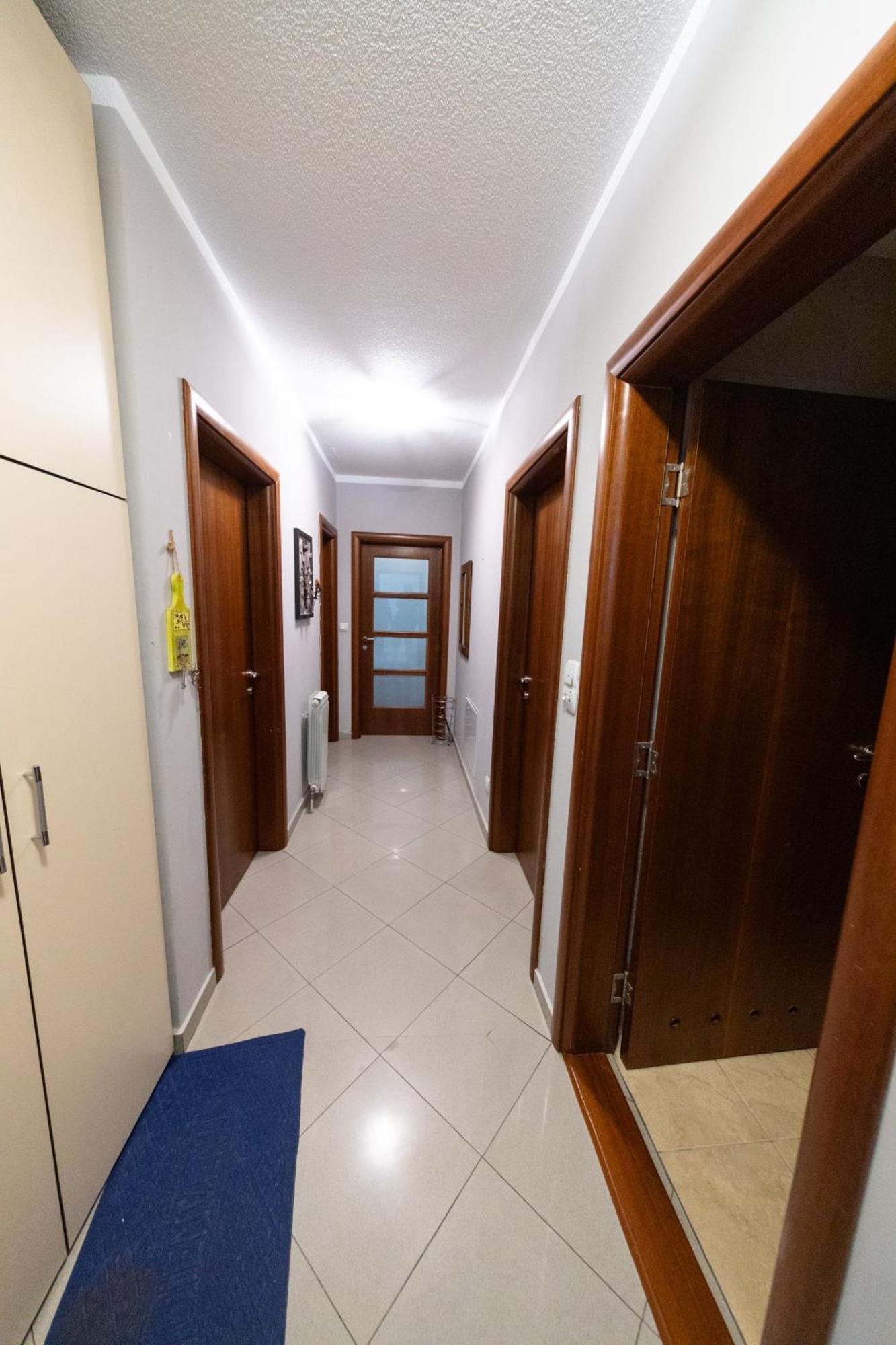 Lux Place Apartments Downtown ครากูเยวัตส์ ภายนอก รูปภาพ