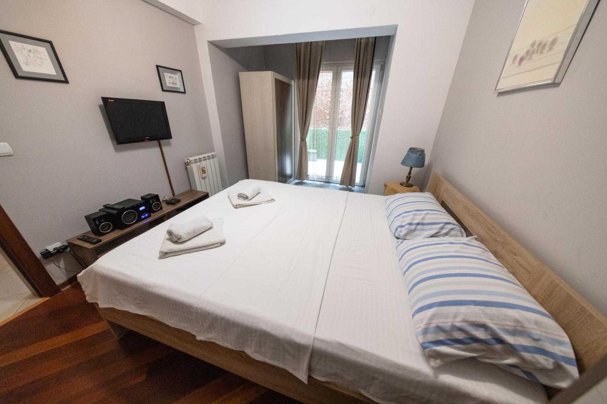 Lux Place Apartments Downtown ครากูเยวัตส์ ภายนอก รูปภาพ